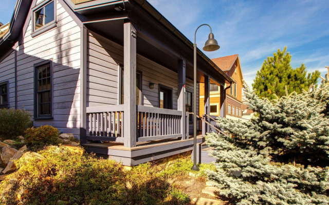 Abode at Town Lift 815