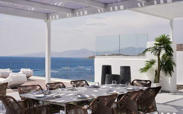 Kouros Hotel & Suites