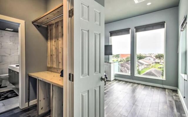 Rustic 4-Story Rooftop Spectacular Downtown View