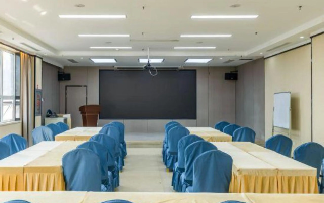 Fairyland Shangpin Hotel (Hengshui Yirancheng Railway Station)