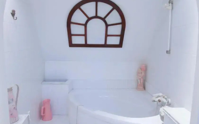 Chalet con piscina y 2000 m de jardín