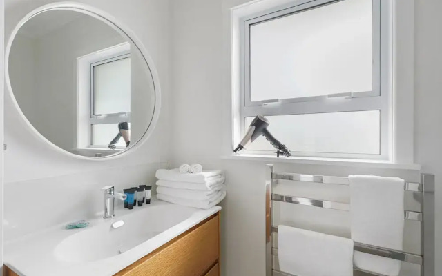 Renovated Takapuna 2BR Apt - Parking