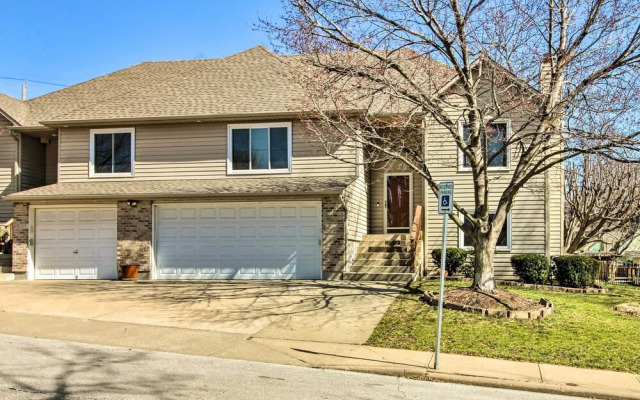 Pet-friendly Kansas City Stay w/ Deck!