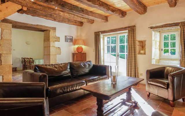 Sprawling Mansion in Aquitaine with Swimming Pool
