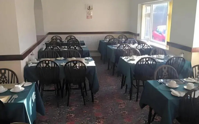 Elmhurst Hotel