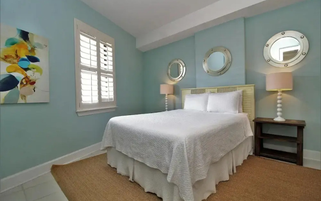 Grand Pointe 702