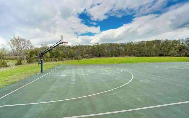 Stunning Lake & Mtn Views: Cozy Catskills Cabin!