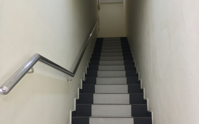 OYO 89856 MF Hotel