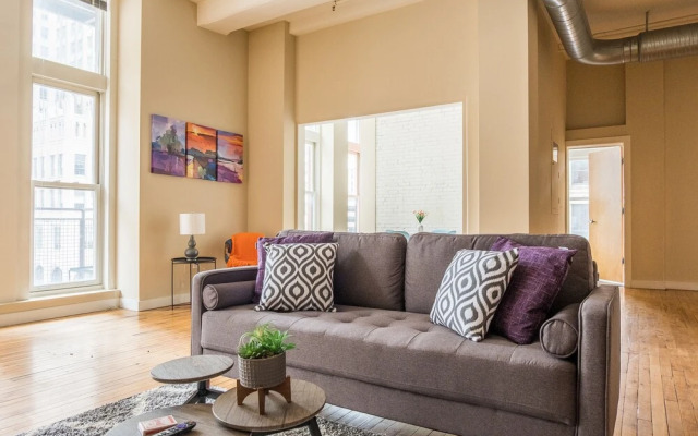 Large Open Apartments Near Ballpark Village