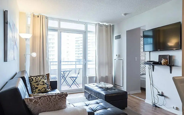 Lavish Suites- New Two Bedroom - Amazing CN Tower View