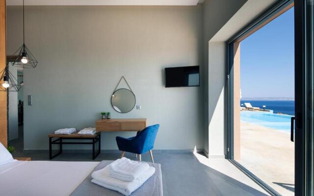 Seafront elegant villa, with infinity pool & devine views!