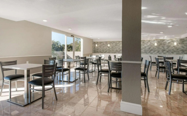 Palazzo Lakeside Hotel