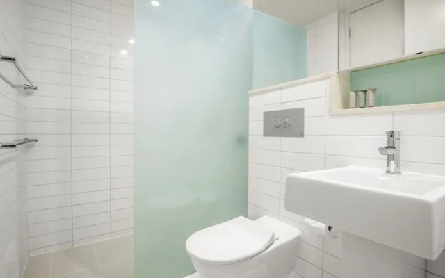 \"mila\" Trendy Prahran 1-bed Apartment With Balcony