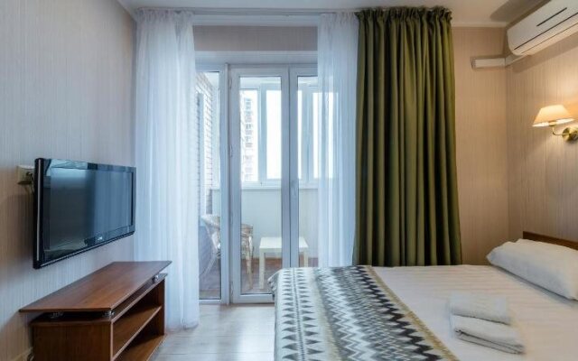 V Dvukh Shagakh na Festivalnom