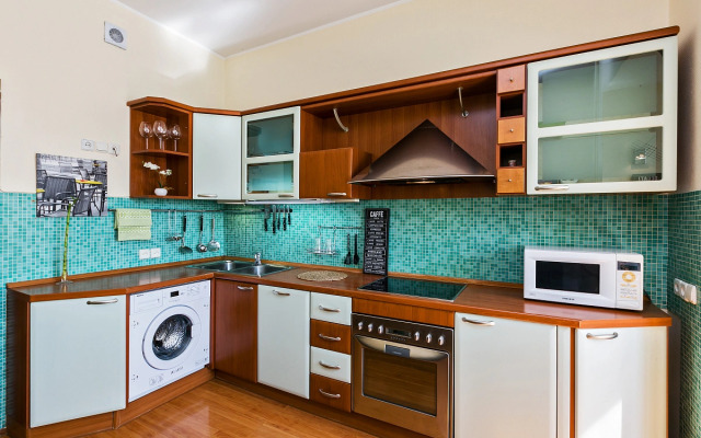 GM 1-й Волконский пер.15