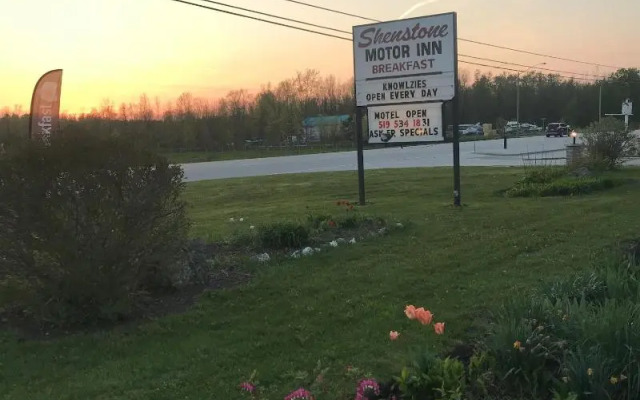 Shenstone Motor Inn & Restaurant