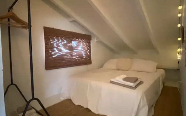 Palm Beach Vacaysuites - Coconut Suite - Top Floor