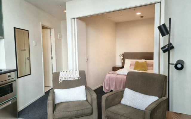 Bright & Cozy 1BR - Kitchen - Laundry