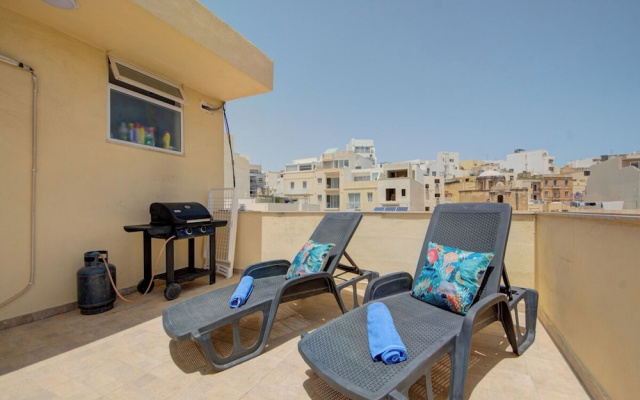 Off The Strand Gzira Top Floor Apartment