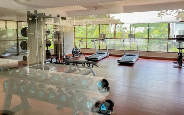 Cozy Studio Apartment At Gateway Park Lrt City Bekasi