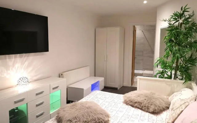 New SLEEP 4 COSY HOME
