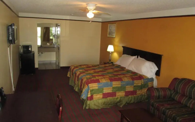 Deluxe Inn & Suites