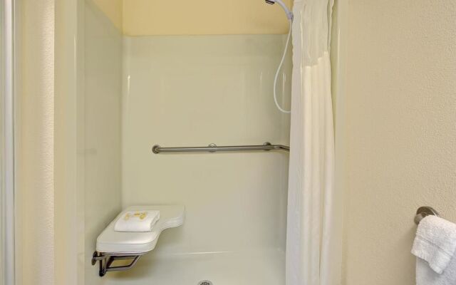 Days Inn & Suites Hickory