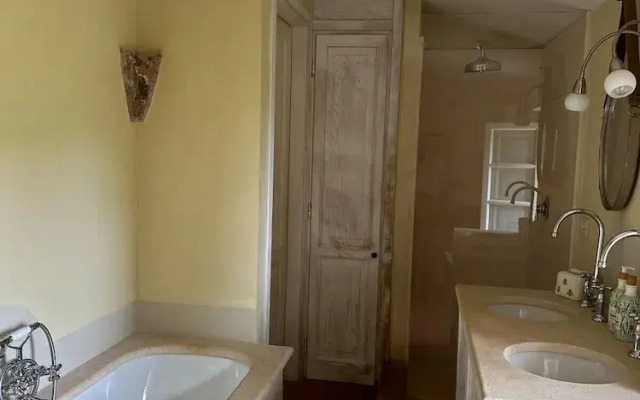 Luxury 6-bed Tuscan Villa Near Lucca and Florence