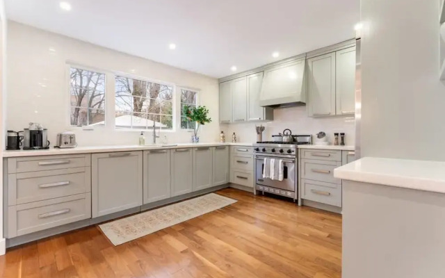 Spacious 2bdrm Home in Burlington