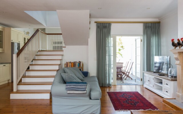 The Quays, Majestic Village