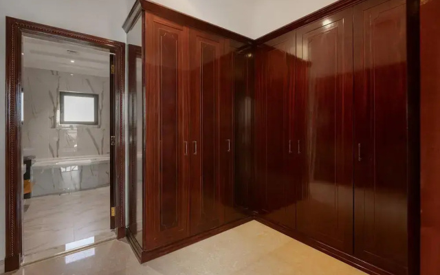 Villa on Beach w Private Pool The Palm Jumeirah