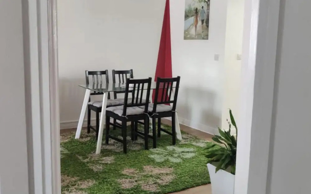 Apartment - Sleeps 5 - Parking - Station Close