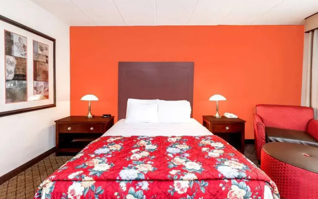 Ramada Lansing Hotel And Conference Center