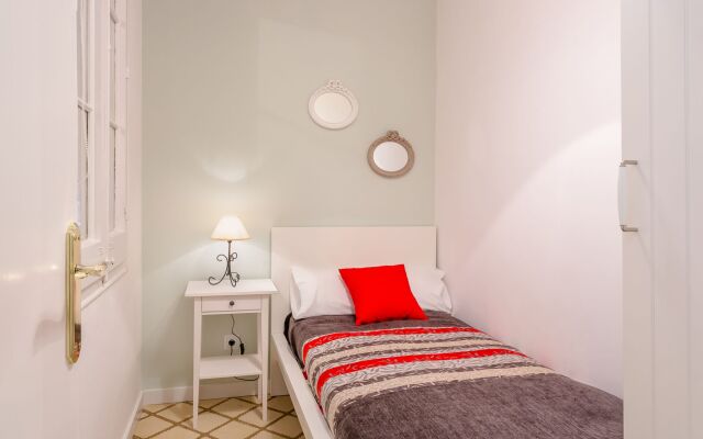 Urban District - St. Antoni Market Apartment