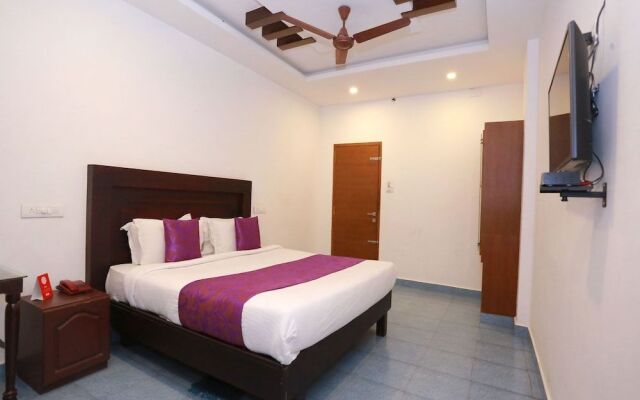 OYO 8964 Malabar Plaza Hotel