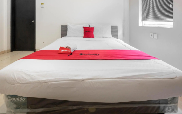 RedDoorz near T1 Juanda Airport
