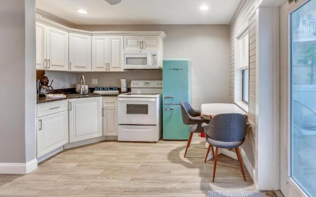 Sunset Beach House - Beach Hugger 2