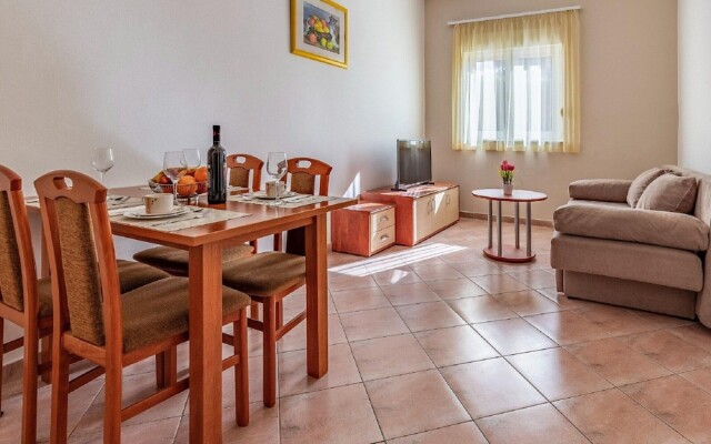 Attractive Apartment in Banjole near Fratarski Otok Island