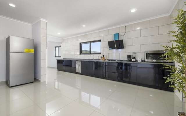 NEW 4br4ba Villa Across of Palmbeach w Pvt Pool