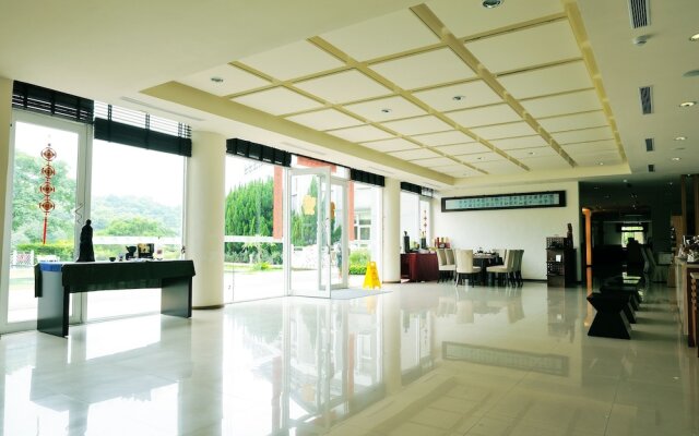 Young Lake Resort