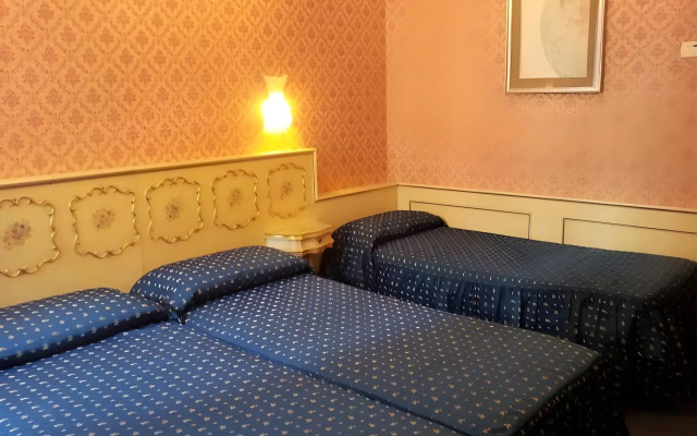 Hotel Diana