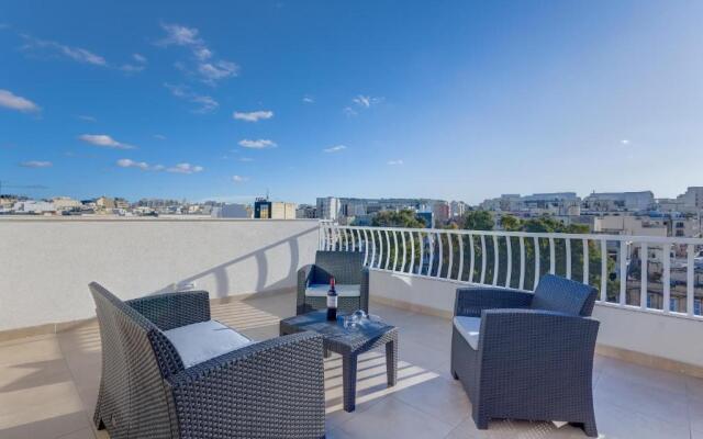 Centric and Modern Penthouse Close to Amenities