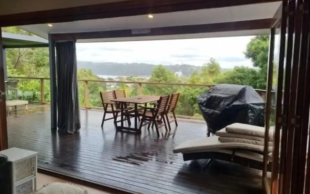 Hillcrest Retreat with River Views