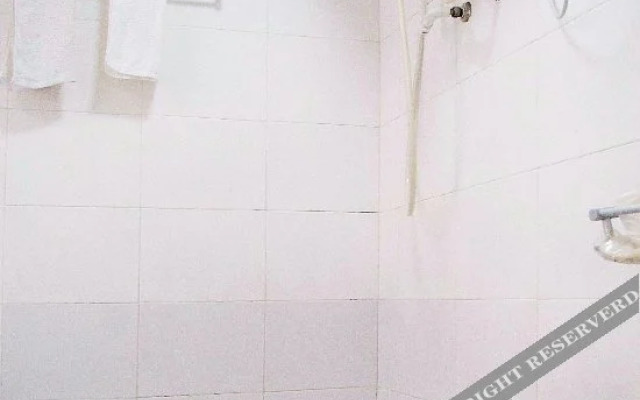 Super 8 Hotel (Beijing Shiliuzhuang Metro Station)