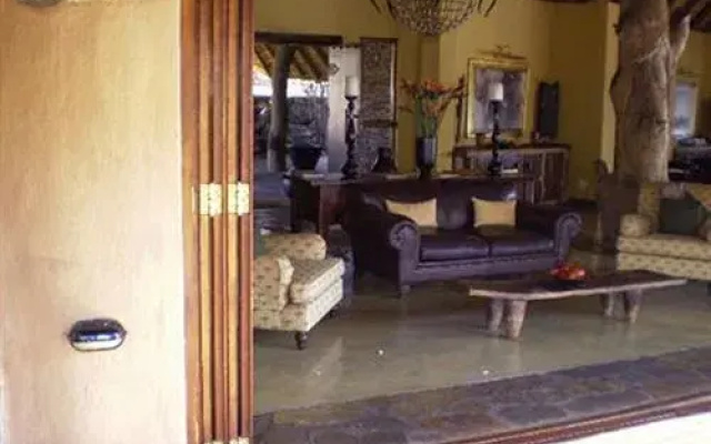 Tuningi Safari Lodge