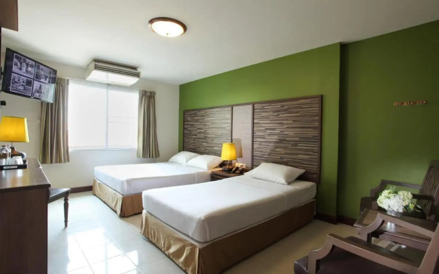 Rambuttri Village Inn & Plaza
