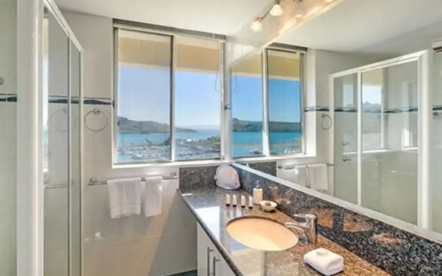 Yacht Harbour Tower 5