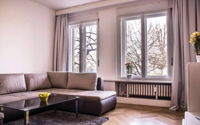 Exclusive Riverside Apartment In Heart Of Prague