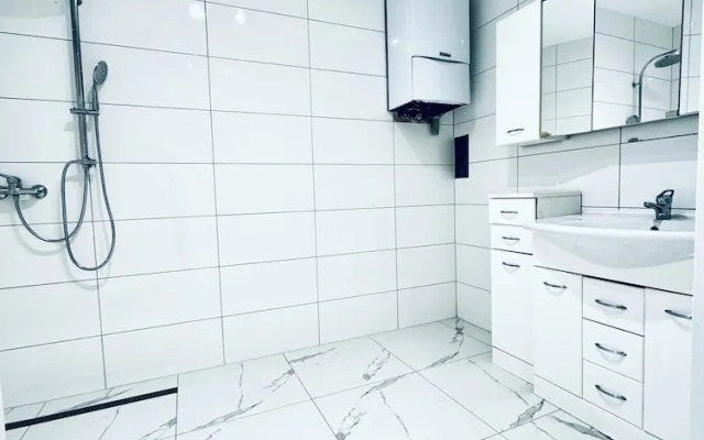 Lovely 4BR Apt Near Kaufpark Alterlaa