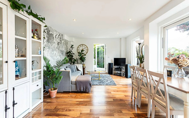 3 Bed Luxury Penthouse in Shoreditch